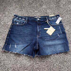 NEW! KanCan Women’s Size 33 Shorts